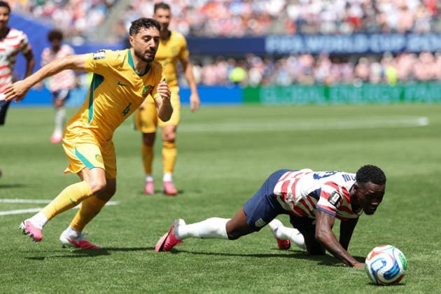 June 19, 2026, Seattle, Washington, USA: United States of America forward Folarin Balogun (20) falls down while fighting for the ball in the first half of the game US national team, Nationalteam vs Australia National Team for the FIFA World Cup, WM, Weltmeisterschaft, Fussball match, at Seattle Stadium. US National Team Vs Australia National Team  - ZUMAl181 20260619_zsp_l181_050 Copyright: xMelissaxLevinx