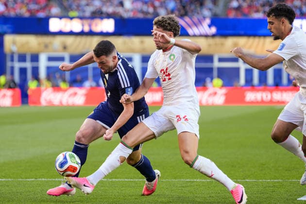 Fußball, WM 2026, 20260619, Schottland - Marokko. Im Bild v.l. John MCGINN (Schottland, 7), Neil EL AYNAOUI (Marokko, 24), Zweikampf Ball, Strafraum. Foxborough Boston-Stadion Massachusetts Vereinigte Staaten von Amerika *** Soccer, 2026 World Cup, 20260619, Scotland vs. Morocco. Pictured, from left Copyright: Passion2Press MarkusxFischerx