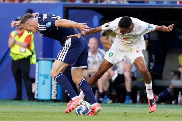 Scotland midfielder Lewis Ferguson left and Morocco midfielder Azzedine Ounahi in action during the first half of their FIFA World Cup, WM, Weltmeisterschaft, Fussball match at Gillette Stadium in Foxborough, Massachusetts, on Friday, June 19, 2026.  BOP20260619032 CJxGUNTHER