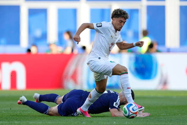 FIFA World Cup, WM, Weltmeisterschaft, Fussball 2026 - Group C - Scotland vs Morocco Morocco midfielder Neil El Aynaoui (C) steals the ball from Scotland midfielder John McGinn (bottom) during the FIFA World Cup 2026 group stage match between Scotland and Morocco at Boston Stadium in Foxborough, Massachusetts, USA, 19 June 2026. FOXBOROUGH United States  Copyright: xGREGxM.xCOOPERx