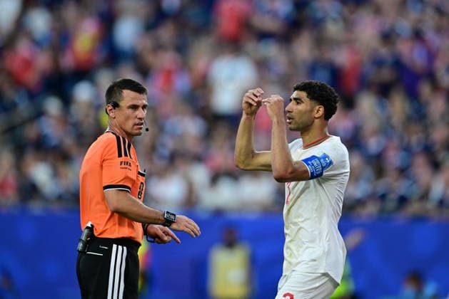 Scotland v Morocco - FIFA World Cup, WM, Weltmeisterschaft, Fussball 2026 - Group C FOXBOROUGH, USA - JUNE 19: Achraf Hakimi (2) of Morocco talks with the referee during the 2026 FIFA World Cup First Stage Group C match between Scotland and Morocco at Gillette Stadium (Boston Stadium) in Foxborough, Massachusetts, United States on June 19, 2026. Abdulhamid Hosbas Anadolu Massachusetts United States. Editorial use only. Please get in touch for any other usage.  Copyright: x2026xAnadoluxAbdulhamidxHosbasx