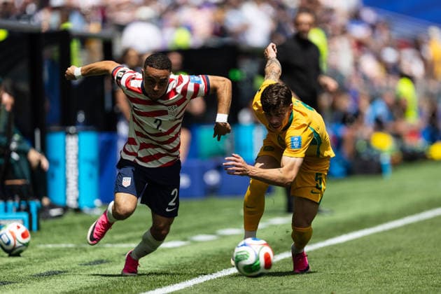 June 19, 2026, Seattle, Washington, USA: Sergino Dest of USA evades Jordan Bos of Australia during the FIFA World Cup, WM, Weltmeisterschaft, Fussball 2026 Group D match between USA and Australia at Lumen Field. Seattle USA - ZUMAc318 20260619_znp_c318_031 Copyright: xJohnxCarusix