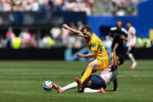 June 19, 2026, Seattle, Washington, USA: Connor Metcalfe of Australia evades the USA defence during the FIFA World Cup, WM, Weltmeisterschaft, Fussball 2026 Group D match between USA and Australia at Lumen Field. Seattle USA - ZUMAc318 20260619_znp_c318_049 Copyright: xJohnxCarusix