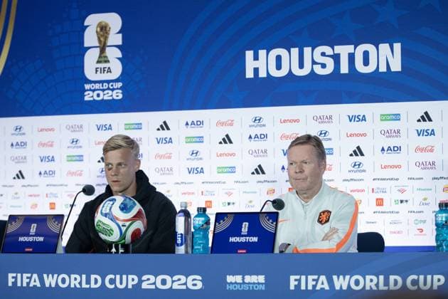 HOUSTON, 19-06-2026, Houston Stadium, press conference, PK, Pressekonferenz of the Netherlands on MD-1 before the match against Sweden World Cup 2026 . Picture shows Jean Paul van Hecke and Ronald Koeman Netherlands in Houston (World Cup 2026)  x204481630x Copyright: