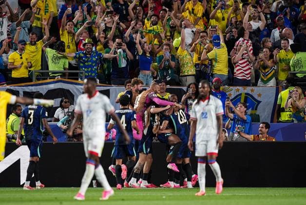 Matheus Cunha of Brazil celebrates his goal with the Brazil squad Brazil v Haiti, 2026 FIFA World Cup, WM, Weltmeisterschaft, Fussball Group C, Football, Philadelphia Stadium, Philadelphia, Pennsylvania, USA - 19 Jun 2026Philadelphia Philadelphia Stadium Pennsylvania (PA) United States of America  Copyright: xIsmaelxAdnan Shutterstockx 16936842bz