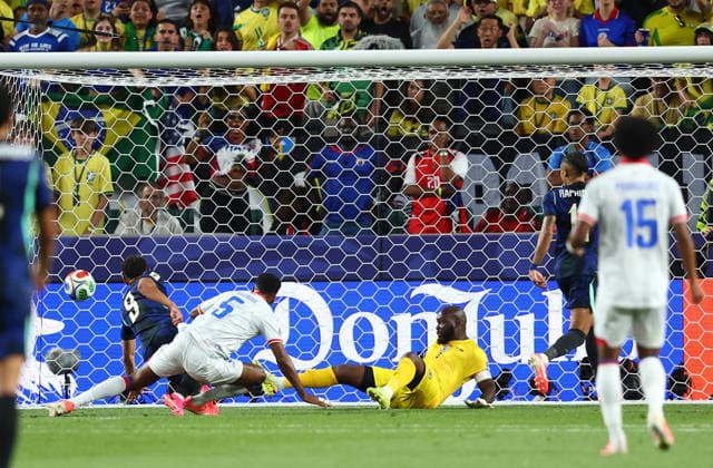 Philadelphia, USA, 19th June 2026. Matheus Cunha of Brazil scores to make it 1-0 during the Brazil vs Haiti FIFA World Cup, WM, Weltmeisterschaft, Fussball match at Lincoln Financial Field, Philadelphia. Picture credit should read: Paul Terry Sportimage EDITORIAL USE ONLY. No use with unauthorised audio, video, data, fixture lists, club league logos or live services. Online in-match use limited to 120 images, no video emulation. No use in betting, games or single club league player publications. SPI_043_PT_Brazil_Haiti SPI-4846-0043