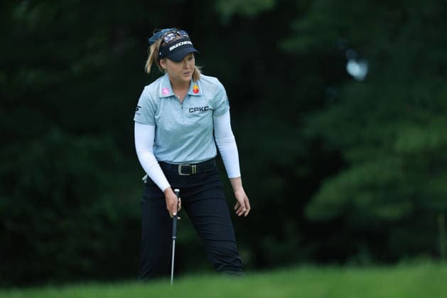 Meijer LPGA, Golf Damen Classic BELMONT, MICHIGAN - JUNE 19: Brooke Henderson of Canada plays her putt on the 5th green during the second round of the Meijer LPGA Classic for Simply Give golf tournament at Blythefield Country Club in Belmont, MI, USA Friday, June 19, 2026. Belmont Michigan United States  Copyright: xJorgexLemusx originalFilename:lemus-meijerlp260619_np4Ud.jpg