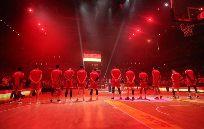 FC Bayern Basketball Mannschaft steht zur Nationalhymne Basketball BBL Bundesliga Herren Play Off Finale 4.Spiel Saison 2025 2026 19.06.2026 ALBA Berlin vs. Bayern München *** FC Bayern Basketball Team Stands for the National Anthem - Sports, Basketball, BBL, Bundesliga, Mens Playoff Final Game 4, 2025–2026 Season, June 19, 2026, ALBA Berlin vs. Bayern Munich,detected_source_language
