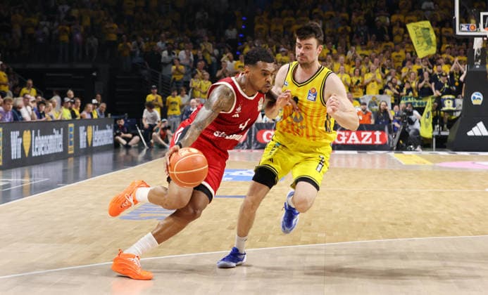 Xavier Rathan Mayes am Ball, Jonas Mattisseck Zweikampf Spielszene Aktion Basketball BBL Bundesliga Herren Play Off Finale 4.Spiel Saison 2025 2026 19.06.2026 ALBA Berlin vs. Bayern München *** Xavier Rathan Mayes with the ball, Jonas Mattisseck in a duel; game scene, action, sports, basketball, BBL, Bundesliga, mens playoffs, Game 4 of the finals, 2025–2026 season, June 19, 2026, ALBA Berlin vs. Bayern Munich,detected_source_language