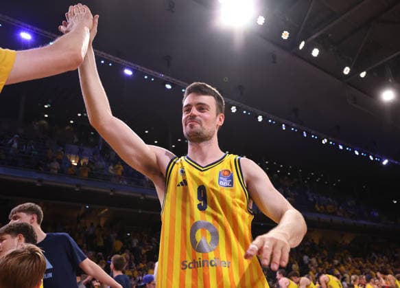 Jonas Mattisseck jubelt nach Spielende Freude Emotion Basketball BBL Bundesliga Herren Play Off Finale 4.Spiel Saison 2025 2026 19.06.2026 ALBA Berlin vs. Bayern München *** Jonas Mattisseck celebrates after the game