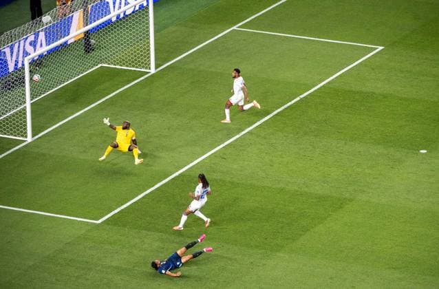 Fußball, Herren, FIFA World Cup, WM, Weltmeisterschaft, Fussball 2026 in Mexiko, Kanada und USA, Spiel in Philadelphia (Gruppe C, 2. Spieltag), Brasilien - Haiti, Matheus Cunha (9, Brasilien) erzielt das Tor zum 2:0 gegen Torwart Johny Placide (Haiti), 19.06. 2026, *** Soccer, Mens, 2026 FIFA World Cup in Mexico, Canada, and the U.S., Group C match in Philadelphia, Matchday 2, Brazil vs. Haiti, Matheus Cunha 9, Brazil scores the goal to make it 2–0 against Haiti goalkeeper Johny Placide, June 19, 2026,,detected_source_language Copyright: xMatthiasxKochx