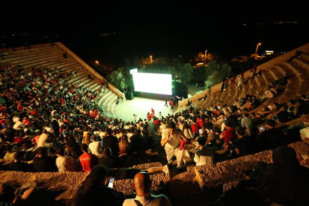 Football fans gather at ancient theater to watch Turkiye-Paraguay match ANTALYA, TURKIYE - JUNE 20: Football fans begin taking their seats at the 2,000-year-old Antiphellos Ancient Theatre to watch Turkiye s 2026 FIFA World Cup, WM, Weltmeisterschaft, Fussball match against Paraguay on a giant screen, in Kas district of Antalya, Turkiye, on June 20, 2026. Suleyman Elcin Anadolu Antalya Turkey. Editorial use only. Please get in touch for any other usage.  Copyright: x2026xAnadoluxSuleymanxElcinx
