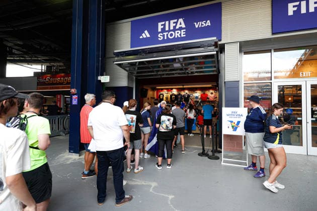 June 19, 2026; Foxborough, Massachusetts, USA; Fans line up outside the FIFA Store ahead of a FIFA World Cup, WM, Weltmeisterschaft, Fussball 2026 Group C match between Scotland and Morocco at Boston Stadium. (c) CSM FIFA World Cup 2026: Scotland Vs Morocco JUN 19  - ZUMAc04_ 20260619_zma_c04_037 Copyright: xBurtxGranofskyx