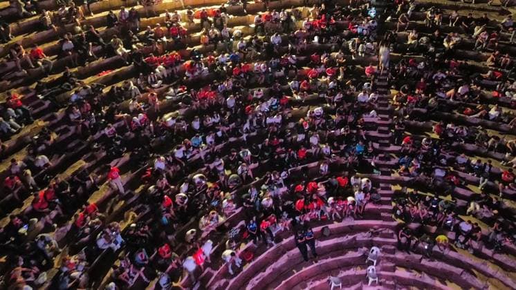 Football fans gather at ancient theater to watch Turkiye-Paraguay match ANTALYA, TURKIYE - JUNE 20: An aerial view as Football fans begin taking their seats at the 2,000-year-old Antiphellos Ancient Theatre to watch Turkiye s 2026 FIFA World Cup, WM, Weltmeisterschaft, Fussball match against Paraguay on a giant screen, in Kas district of Antalya, Turkiye, on June 20, 2026. Talip Demirci Anadolu Antalya Turkey. Editorial use only. Please get in touch for any other usage.  Copyright: x2026xAnadoluxTalipxDemircix