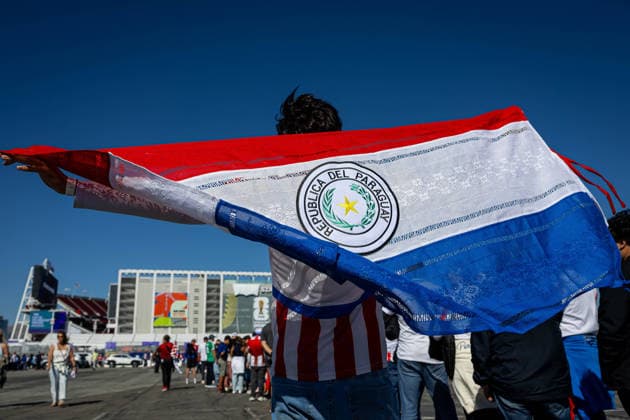 Paraguayan fans pose outside Levi s Stadium ahead of the Group D match between Turkey and Paraguay in Santa Clara, United States, 19 June 2026. FIFA World Cup, WM, Weltmeisterschaft, Fussball 2026 - Group D - Turkey vs. Paraguay !ACHTUNG: NUR REDAKTIONELLE NUTZUNG!  Copyright: xMIGUELxGUTIERREZx AMDEP7009 20260620-55020652382_1