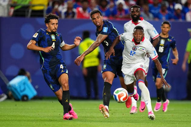 June 19, 2026: Brazil Defender Marquinhos (4), Brazil Defender Gabriel Magalhaes (3), and Haiti Midfielder Danley Jean Jacques (17) battle for the ball during the first half of a World Cup Match at Philadelphia Stadium in Philadelphia, Pennsylvania. CSM FIFA World Cup, WM, Weltmeisterschaft, Fussball 2026: Brazil Vs Haiti JUN 19  - ZUMAc04_ 20260619_zma_c04_104 Copyright: xKylexRoddenx