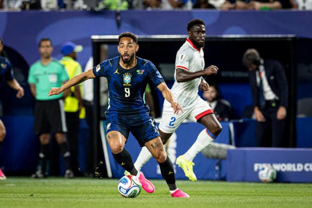 FOOTBALL : Bresil vs Haiti - Coupe du monde FIFA 2026. Lincoln Financial Field Philadelphie 19 06 2026 Endrick Felipe 9 (Brazil) battles for the ball during the FIFA World Cup, WM, Weltmeisterschaft, Fussball 2026 Group C soccer match between Brazil and Haiti at Lincoln Financial Field in Philadelphia, Pennsylvania, USA, June 19, 2026.  Copyright: xx