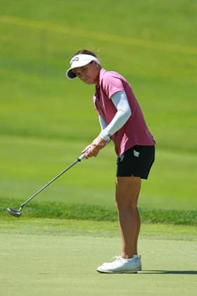 Meijer LPGA, Golf Damen Classic BELMONT, MICHIGAN - JUNE 19: Amanda Doherty of the United States plays her putt on the 17th green during the second round of the Meijer LPGA Classic for Simply Give golf tournament at Blythefield Country Club in Belmont, MI, USA Friday, June 19, 2026. Belmont Michigan United States  Copyright: xJorgexLemusx originalFilename:lemus-meijerlp260619_npBmL.jpg