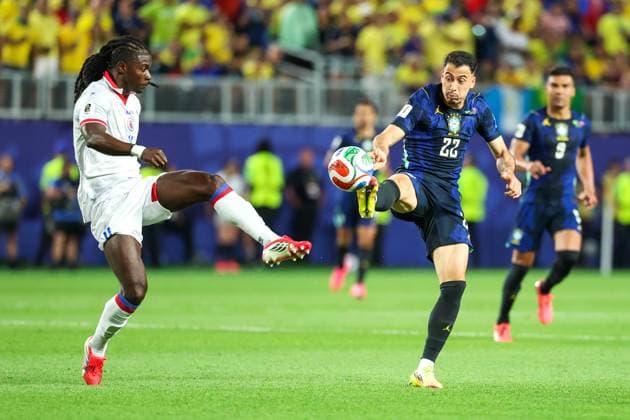 RECORD DATE NOT STATED FIFA World Cup, WM, Weltmeisterschaft, Fussball 2026 - Group C - Brazil v Haiti Gabriel Martinelli player of Brazil and Ricardo Ade player of Haiti during the match between Brazil and Haiti in the second round of Group C of the 2026 FIFA World Cup group stage at Philadelphia Stadium, in Philadelphia, United States, on Friday, June 19, 2026.(Foto: William Volcov Brazil Photo Press IMAGO) Sports Philadelphia PA United States of America Copyright: xWILLIAMxVOLCOVx