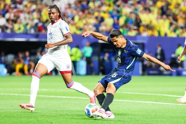 RECORD DATE NOT STATED FIFA World Cup, WM, Weltmeisterschaft, Fussball 2026 - Group C - Brazil v Haiti Douglas Santos player of Brazil during the match between Brazil and Haiti in the second round of Group C of the 2026 FIFA World Cup group stage at Philadelphia Stadium, in Philadelphia, United States, on Friday, June 19, 2026.(Foto: William Volcov Brazil Photo Press IMAGO) Sports Philadelphia PA United States of America Copyright: xWILLIAMxVOLCOVx