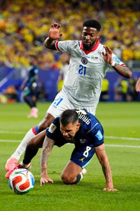 Brazil v Haiti: Group C - FIFA World Cup, WM, Weltmeisterschaft, Fussball 2026 Josue Casimir of Haiti and Bruno Guimaraes of Brazil compete for the ball during the FIFA World Cup 2026 Group C match between Brazil and Haiti at Philadelphia Stadium on June 19, 2026 in Philadelphia, Pennsylvania. Philadelphia PA United States  Copyright: xJosexBretonx originalFilename:bretonhernandez-brazilvh260619_npYe4.jpg