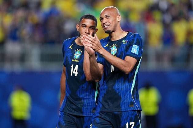 Fabinho of Brazil and Gleison Bremer of Brazil clap the Brazil fans Brazil v Haiti, 2026 FIFA World Cup, WM, Weltmeisterschaft, Fussball Group C, Football, Philadelphia Stadium, Philadelphia, Pennsylvania, USA - 19 Jun 2026Philadelphia Philadelphia Stadium Pennsylvania (PA) United States of America  Copyright: xIsmaelxAdnan Shutterstockx 16936842fe
