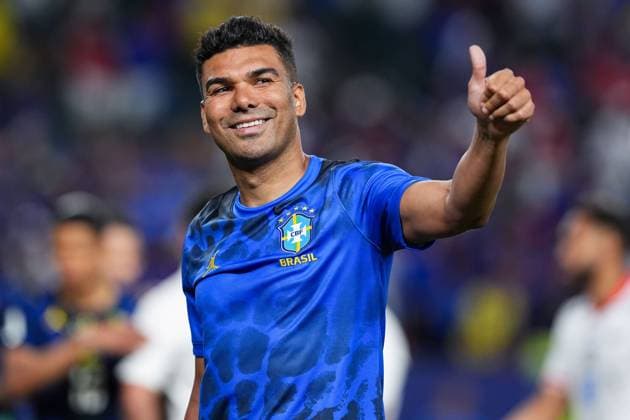 Casemiro of Brazil gives a thumbs up to the Brazil fans Brazil v Haiti, 2026 FIFA World Cup, WM, Weltmeisterschaft, Fussball Group C, Football, Philadelphia Stadium, Philadelphia, Pennsylvania, USA - 19 Jun 2026Philadelphia Philadelphia Stadium Pennsylvania (PA) United States of America  Copyright: xIsmaelxAdnan Shutterstockx 16936842fd