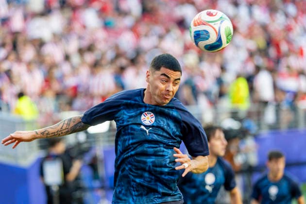 SANTA CLARA, CA - JUNE 19: Miguel Almiron 10 of Paraguay warms up before the FIFA World Cup, WM, Weltmeisterschaft, Fussball 2026 Group D match between Turkiye and Paraguay on June 19, 2026 at San Francisco Bay Area Stadium in Santa Clara, CA. (Photo by Bob Kupbens Icon Sportswire) SOCCER: JUN 19 FIFA World Cup 26 Group D - Turkiye vs Paraguay EDITORIAL USE ONLY Icon260619008