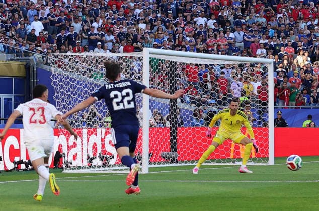 June 19, 2026, Foxborough, Massachusetts, USA: Scotland goalkeeper Angus Gunn (1) makes a save during the June 19th FIFA World Cup, WM, Weltmeisterschaft, Fussball 2026 matchup between Scotland and Morocco at Gillette Stadium in Foxborough, Massachusetts. Foxborough USA - ZUMAs325 20260619_zsp_s325_170 Copyright: xJessxStilesx