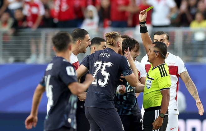 FIFA World Cup, WM, Weltmeisterschaft, Fussball 2026 - Group D - Turkey vs Paraguay Referee Ivan Arcides Barton Cisneros shows Matias Galarza (C) of Paraguay the yellow card during the FIFA World Cup 2026 group stage match Turkey against Paraguay, in San Francisco, USA, 19 June 2026. SAN FRANCISCO United States  Copyright: xBENJAMINxFANJOYx