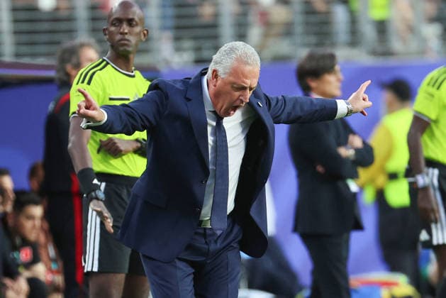 Paraguay s head coach, Gustavo Alfaro, celebrate a goal during the FIFA World Cup, WM, Weltmeisterschaft, Fussball 2026 group D match between Turkey and Paraguay at the Levi s stadium in Santa Clara, United States, 19 June 2026. FIFA World Cup 2026 - Group D - Turkey vs. Paraguay !ACHTUNG: NUR REDAKTIONELLE NUTZUNG!  Copyright: xMiguelxGutiérrezx GR6212 20260620-55020652701_1