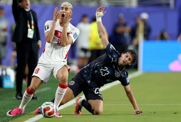 FIFA World Cup, WM, Weltmeisterschaft, Fussball 2026 - Group D - Turkey vs Paraguay Merih Demiral (L) of Turkey in action against Matias Galarza of Paraguay during the FIFA World Cup 2026 group stage match Turkey against Paraguay, in San Francisco, USA, 19 June 2026. SAN FRANCISCO United States  Copyright: xBENJAMINxFANJOYx