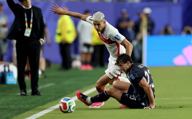 FIFA World Cup, WM, Weltmeisterschaft, Fussball 2026 - Group D - Turkey vs Paraguay Merih Demiral (L) of Turkey in action against Matias Galarza of Paraguay during the FIFA World Cup 2026 group stage match Turkey against Paraguay, in San Francisco, USA, 19 June 2026. SAN FRANCISCO United States  Copyright: xBENJAMINxFANJOYx