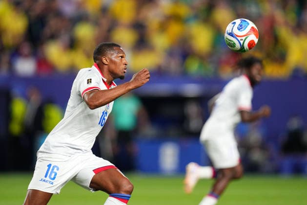 June 19, 2026: Haiti Forward Lenny Joseph (16) chases the ball during the second half of a World Cup Match against Brazil at Philadelphia Stadium in Philadelphia, Pennsylvania. CSM FIFA World Cup, WM, Weltmeisterschaft, Fussball 2026: Brazil Vs Haiti JUN 19  - ZUMAc04_ 20260619_zma_c04_162 Copyright: xKylexRoddenx