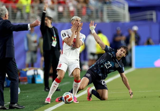 FIFA World Cup, WM, Weltmeisterschaft, Fussball 2026 - Group D - Turkey vs Paraguay Merih Demiral (L) of Turkey in action against Matias Galarza of Paraguay during the FIFA World Cup 2026 group stage match Turkey against Paraguay, in San Francisco, USA, 19 June 2026. SAN FRANCISCO United States  Copyright: xBENJAMINxFANJOYx