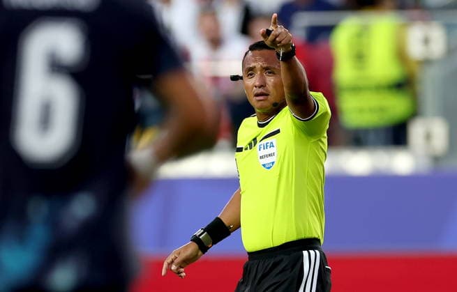 FIFA World Cup, WM, Weltmeisterschaft, Fussball 2026 - Group D - Turkey vs Paraguay Referee Ivan Arcides Barton Cisneros gestures during the FIFA World Cup 2026 group stage match Turkey against Paraguay, in San Francisco, USA, 19 June 2026. SAN FRANCISCO United States  Copyright: xBENJAMINxFANJOYx