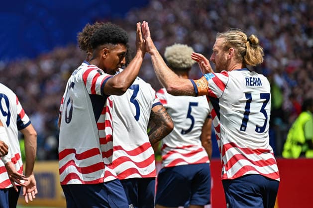 June 19, 2026: United States of America defenders Alex Freeman (16) and Tim Ream (13) celebrate Freeman s goal during the FIFA World Cup, WM, Weltmeisterschaft, Fussball soccer match between Australia and USA in Seattle, WA. Team USA defeated Australia 2-0. CSM FIFA World Cup 2026 Soccer: JUN 19 USA Vs Australia  - ZUMAc04_ 20260619_zma_c04_184 Copyright: xStevexFaberx
