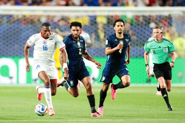 RECORD DATE NOT STATED FIFA World Cup, WM, Weltmeisterschaft, Fussball 2026 - Group C - Brazil v Haiti Lenny Joseph player of Haiti and Ederson player of Brazil during the match between Brazil and Haiti in the second round of Group C of the 2026 FIFA World Cup group stage at Philadelphia Stadium, in Philadelphia, United States, on Friday, June 19, 2026.(Foto: Vanessa Carvalho Brazil Photo Press IMAGO) Sports %G Copyright: xVanessaxCarvalhox