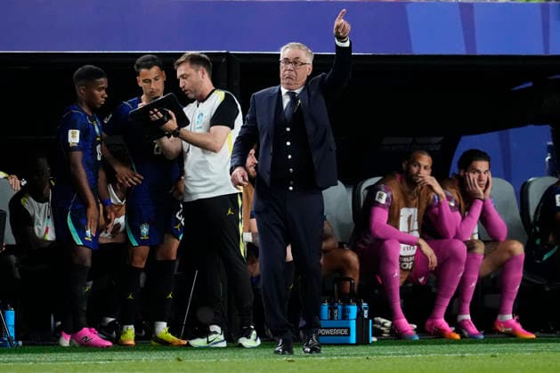 June 19, 2026, Philadelphia, Pennsylvania, United States: Carlo Ancelotti, head coach of Brazil, gestures during the FIFA World Cup, WM, Weltmeisterschaft, Fussball 2026 Group C match between Brazil and Haiti at Philadelphia Stadium on June 19, 2026 in Philadelphia, Pennsylvania. Philadelphia United States - ZUMAa181 20260619_zaa_a181_035 Copyright: xJosexBretonx