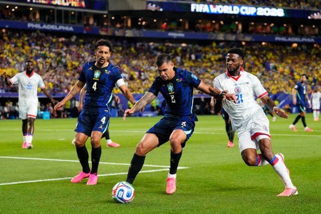 June 19, 2026, Philadelphia, Pennsylvania, United States: Josue Casimir of Haiti and Bruno Guimaraes of Brazil compete for the ball during the FIFA World Cup, WM, Weltmeisterschaft, Fussball 2026 Group C match between Brazil and Haiti at Philadelphia Stadium on June 19, 2026 in Philadelphia, Pennsylvania. Philadelphia United States - ZUMAa181 20260619_zaa_a181_041 Copyright: xJosexBretonx