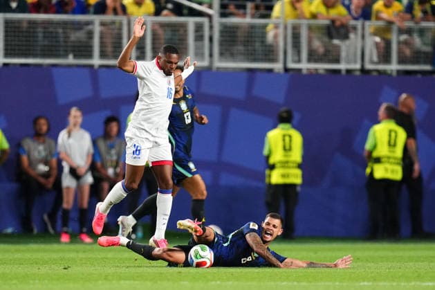 June 19, 2026: Brazil Midfielder Bruno Guimaraes (8) and Haiti Forward Lenny Joseph (16) battle for the ball during the second half of a World Cup Match at Philadelphia Stadium in Philadelphia, Pennsylvania. CSM Philadelphia United States of America - ZUMAc04_ 20260619_zma_c04_147 Copyright: xKylexRoddenx
