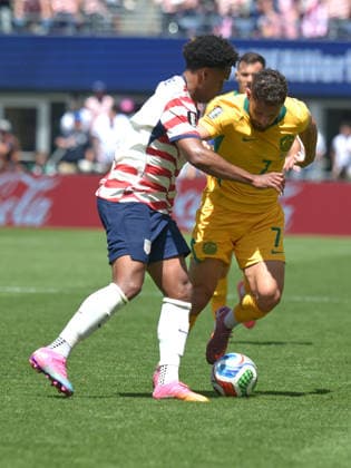 June 19, 2026, Seattle, Washington, United States: Weston McKennie (L) of United States men football team and Mathew Leckie (R) of Australia men football team seen in action during the FIFA World Cup, WM, Weltmeisterschaft, Fussball 2026 first stage Group D match between USA and Australia held at the Seattle Stadium. Final score; USA 2:0 Australia. FIFA World Cup 2026 United States Vs Australia Held At The Seattle Stadium In Seattle, USA -19 Jun 2026  - ZUMAs197 20260619_aaa_s197_223 Copyright: xLuisxVeniegrax