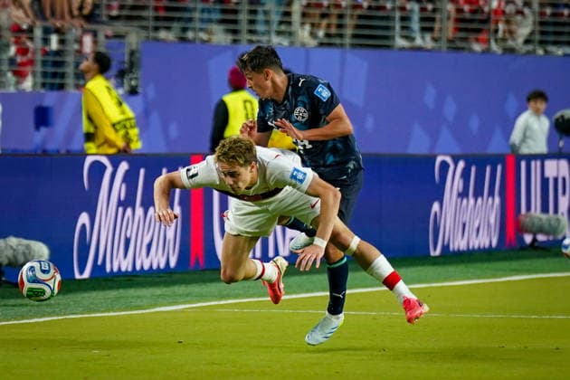 USA: Fußball FIFA World Cup, WM, Weltmeisterschaft, Fussball 2026 Gruppenphase Gruppe D Türkei vs Paraguay Levi™s Stadium (Santa Clara, San Francisco Bay Area, Santa Clara County, Kalifornien): Kenan YILDIZ (Turkey 11) AndrÃ s Cubas Andres Cubas (Paraguay, 14) *** USA Soccer 2026 FIFA World Cup Group Stage Group D Turkey vs. Paraguay Levi’s Stadium, Santa Clara, San Francisco Bay Area, Santa Clara County, California Kenan YILDIZ Turkey 11 Andrés Cubas, Paraguay 14,detected_source_language Copyright: xJOERANxSTEINSIEKx