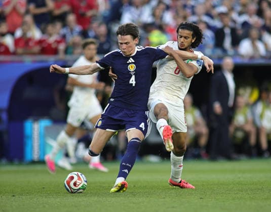 June 19, 2026, Foxborough, Massachusetts, USA: Scotland midfielder Scott McTominay (4) and Morocco midfielder Ayyoub Bouaddi (6) battle for the ball during the June 19th FIFA World Cup, WM, Weltmeisterschaft, Fussball 2026 matchup between Scotland and Morocco at Gillette Stadium in Foxborough, Massachusetts. Foxborough USA - ZUMAs325 20260619_zsp_s325_134 Copyright: xJessxStilesx