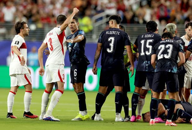 FIFA World Cup, WM, Weltmeisterschaft, Fussball 2026 - Group D - Turkey vs Paraguay Merih Demiral (2L) of Turkey talks to Junior Alonso of Paraguay during the FIFA World Cup 2026 group stage match Turkey against Paraguay, in San Francisco, USA, 19 June 2026. SAN FRANCISCO United States  Copyright: xBENJAMINxFANJOYx