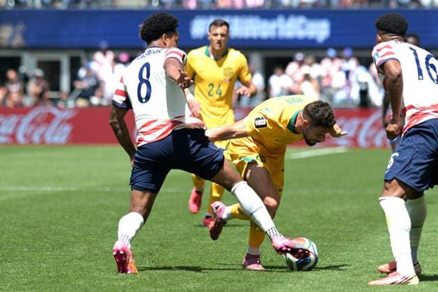 June 19, 2026, Seattle, Washington, United States: Weston McKennie (L) of United States men football team and Mathew Leckie (R) of Australia men football team seen in action during the FIFA World Cup, WM, Weltmeisterschaft, Fussball 2026 first stage Group D match between USA and Australia held at the Seattle Stadium. Final score; USA 2:0 Australia. FIFA World Cup 2026 United States Vs Australia Held At The Seattle Stadium In Seattle, USA -19 Jun 2026  - ZUMAs197 20260619_aaa_s197_251 Copyright: xLuisxVeniegrax