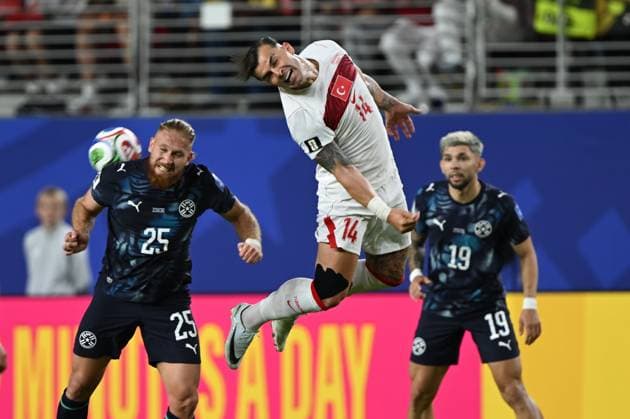 Turkiye v Paraguay - FIFA World Cup, WM, Weltmeisterschaft, Fussball 2026 - Group D SANTA CLARA, UNITED STATES - JUNE 19: Abdulkerim Bardakci (14) of Turkiye in action against Isidro Pitta of Paraguay during the 2026 FIFA World Cup First Stage Group D match between Turkiye and Paraguay at the San Francisco Bay Area Stadium (Levi’s Stadium) in Santa Clara, California, United States on June 19, 2026. Tayfun Coskun Anadolu California United States. Editorial use only. Please get in touch for any other usage.  Copyright: x2026xAnadoluxTayfunxCoskunx