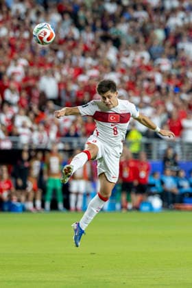 SANTA CLARA, CA - JUNE 19: Arda Guler 8 of Turkiye heads the ball into the box during the FIFA World Cup, WM, Weltmeisterschaft, Fussball 2026 Group D match between Turkiye and Paraguay on June 19, 2026 at San Francisco Bay Area Stadium in Santa Clara, CA. (Photo by Bob Kupbens Icon Sportswire) SOCCER: JUN 19 FIFA World Cup 26 Group D - Turkiye vs Paraguay EDITORIAL USE ONLY Icon260619026