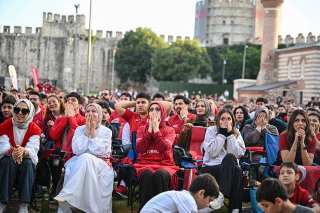 Fans gather at Yedikule Fortress to watch Turkiye-Paraguay World Cup match ISTANBUL, TURKIYE - JUNE 20: Football fans gather wearing jerseys and waving Turkish flags at the historic Yedikule Fortress where a giant screen is set up for supporters to watch Turkiye’s 2026 FIFA World Cup, WM, Weltmeisterschaft, Fussball Group D match against Paraguay, in Fatih district of Istanbul, Turkiye, on June 20, 2026. Saffet Azak Anadolu Istanbul Turkey. Editorial use only. Please get in touch for any other usage.  Copyright: x2026xAnadoluxSaffetxAzakx
