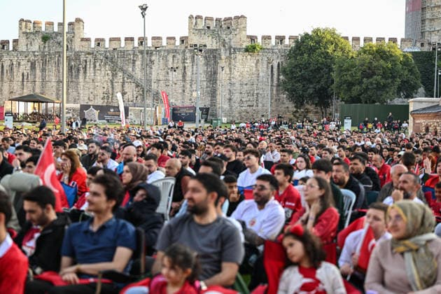 Fans gather at Yedikule Fortress to watch Turkiye-Paraguay World Cup match ISTANBUL, TURKIYE - JUNE 20: Football fans gather wearing jerseys and waving Turkish flags at the historic Yedikule Fortress where a giant screen is set up for supporters to watch Turkiye’s 2026 FIFA World Cup, WM, Weltmeisterschaft, Fussball Group D match against Paraguay, in Fatih district of Istanbul, Turkiye, on June 20, 2026. Saffet Azak Anadolu Istanbul Turkey. Editorial use only. Please get in touch for any other usage.  Copyright: x2026xAnadoluxSaffetxAzakx